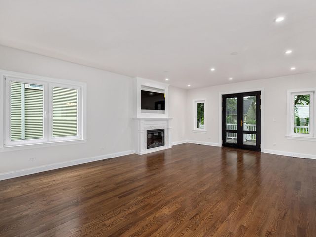 424 E Maple Avenue, La Grange, IL 60525