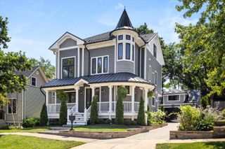 424 E Maple Avenue, La Grange, IL 60525