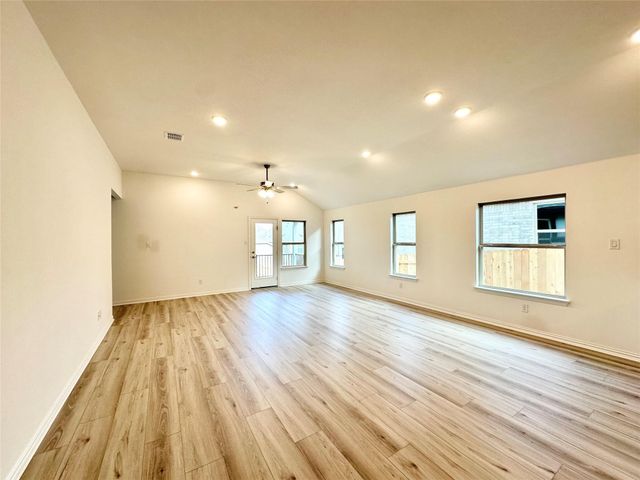 214 Du Bois LN, Kyle, TX 78640