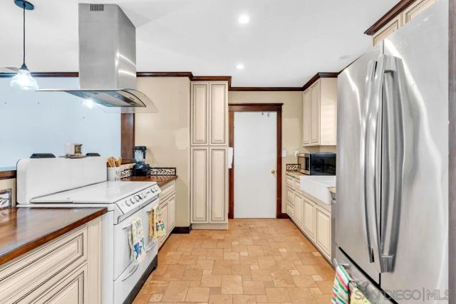 3448 Trophy Dr, La Mesa, CA 91941