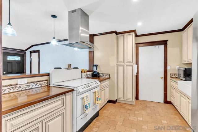 3448 Trophy Dr, La Mesa, CA 91941