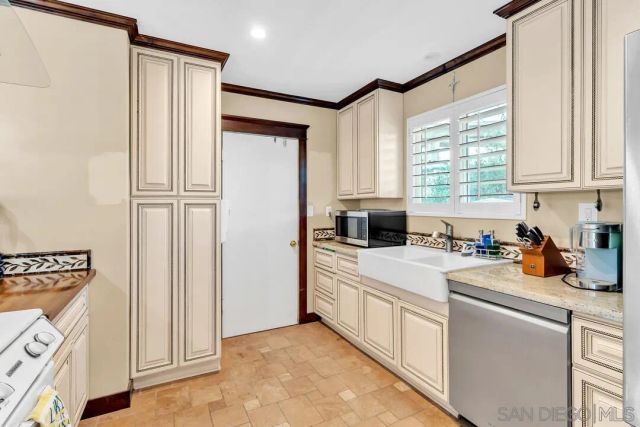 3448 Trophy Dr, La Mesa, CA 91941