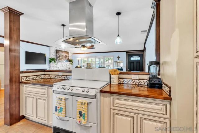 3448 Trophy Dr, La Mesa, CA 91941