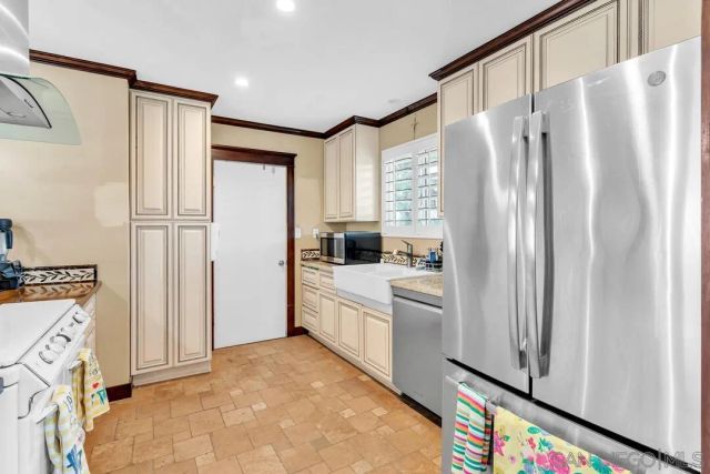 3448 Trophy Dr, La Mesa, CA 91941