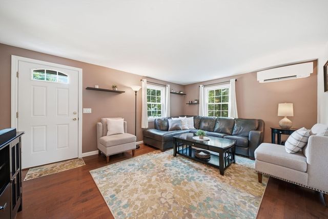 12 Woodbine Ter, Westford, MA 01886