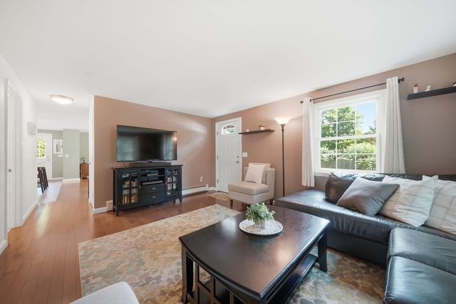 12 Woodbine Ter, Westford, MA 01886