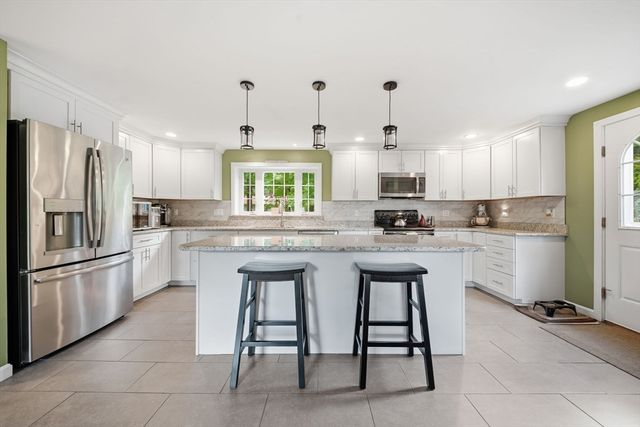 12 Woodbine Ter, Westford, MA 01886