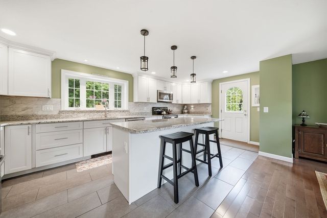 12 Woodbine Ter, Westford, MA 01886