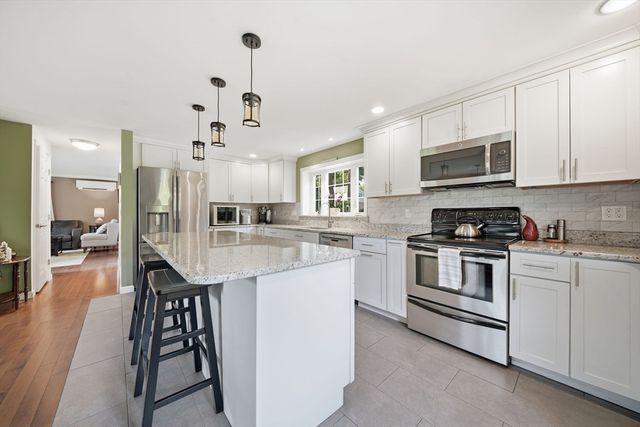 12 Woodbine Ter, Westford, MA 01886
