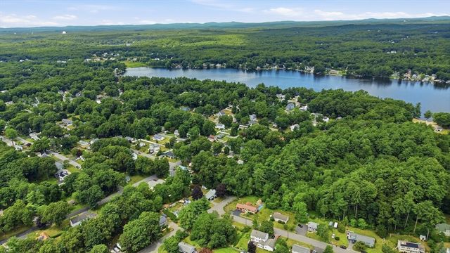12 Woodbine Ter, Westford, MA 01886