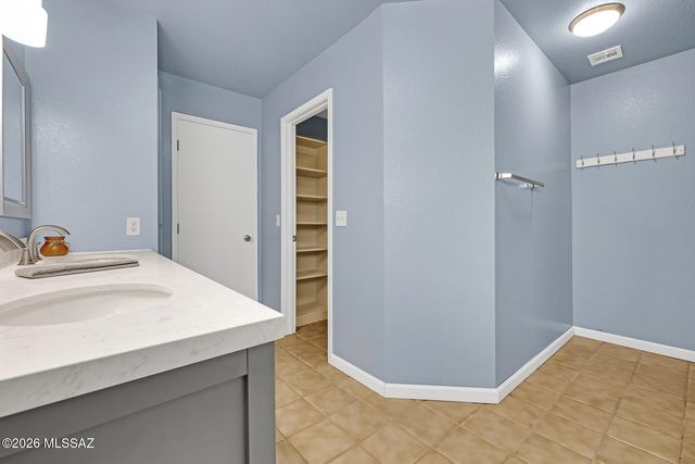 1617 W Canyon Shadows Lane, Tucson, AZ 85737