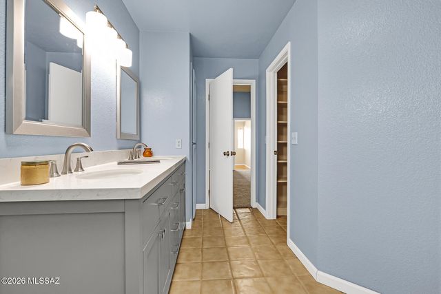 1617 W Canyon Shadows Lane, Tucson, AZ 85737