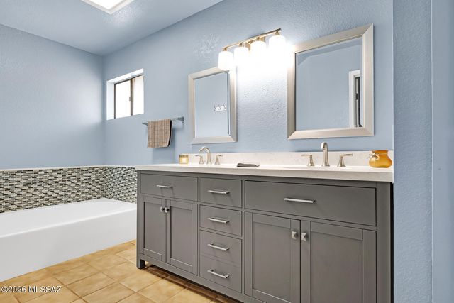 1617 W Canyon Shadows Lane, Tucson, AZ 85737