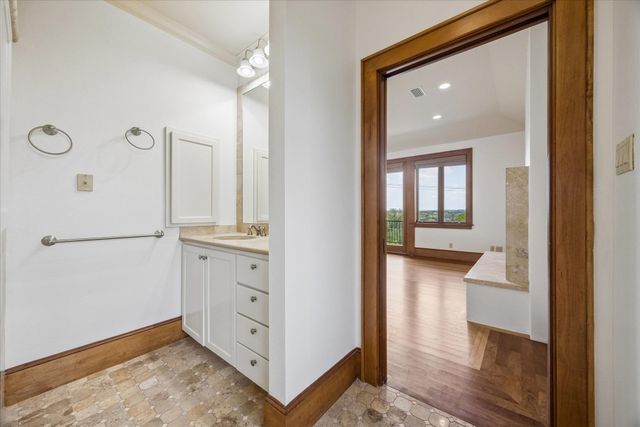 2501 Stratford DR, Austin, TX 78746