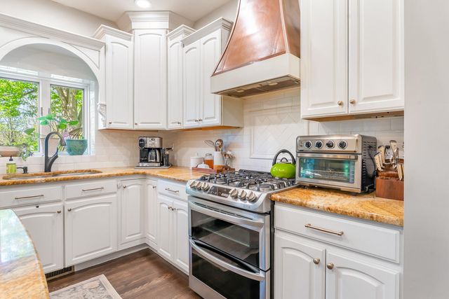 552 Shatz Drive N, Valparaiso, IN 46385