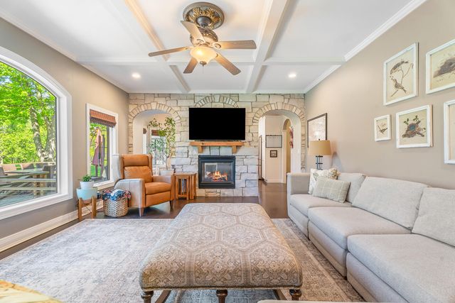 552 Shatz Drive N, Valparaiso, IN 46385