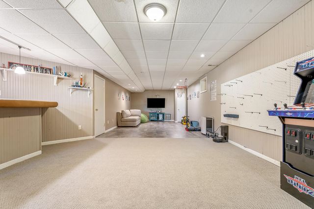 552 Shatz Drive N, Valparaiso, IN 46385