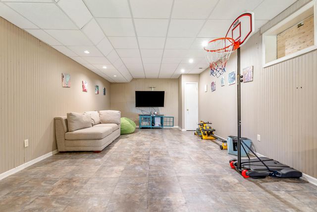 552 Shatz Drive N, Valparaiso, IN 46385