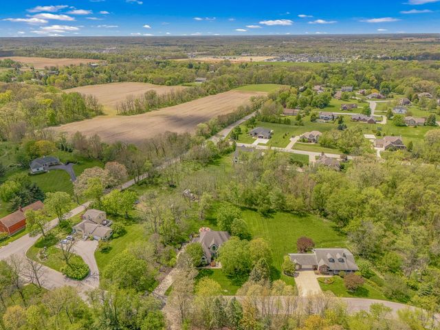 552 Shatz Drive N, Valparaiso, IN 46385