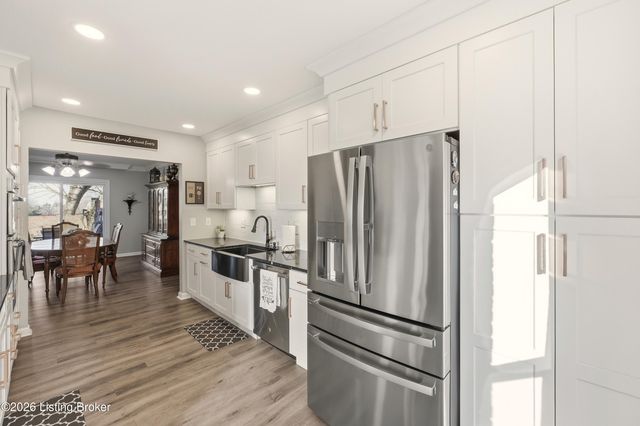 6718 Deep Creek Dr, Prospect, KY 40059