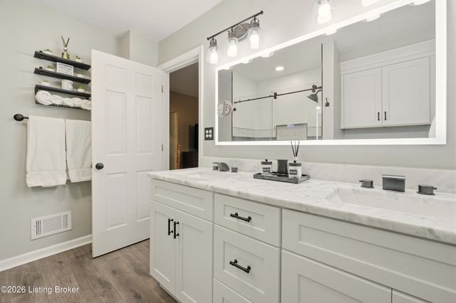 6718 Deep Creek Dr, Prospect, KY 40059