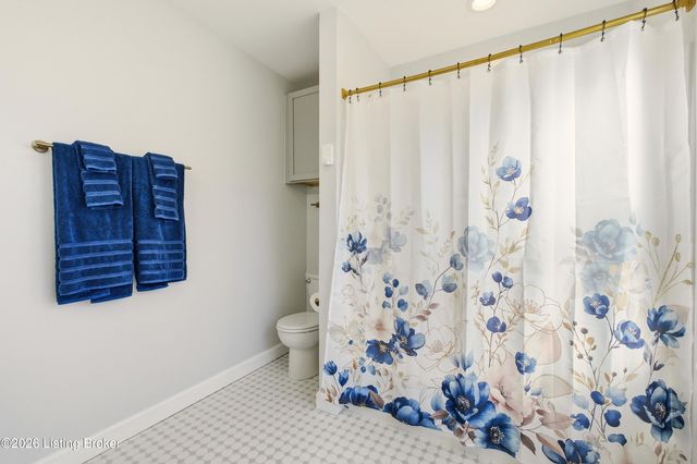 6718 Deep Creek Dr, Prospect, KY 40059