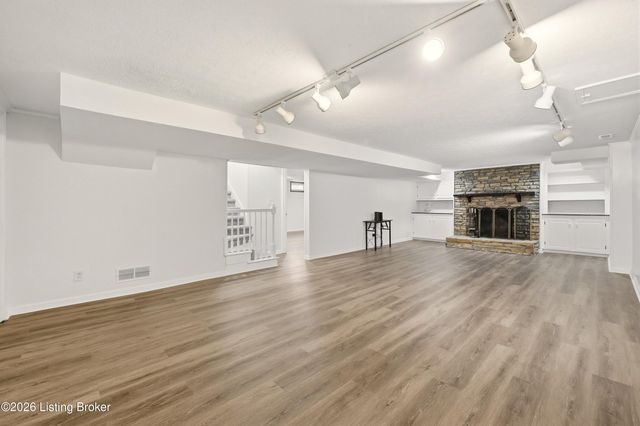 6718 Deep Creek Dr, Prospect, KY 40059