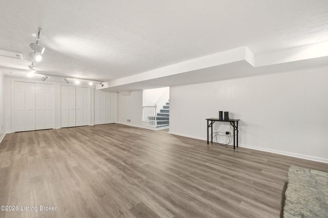 6718 Deep Creek Dr, Prospect, KY 40059