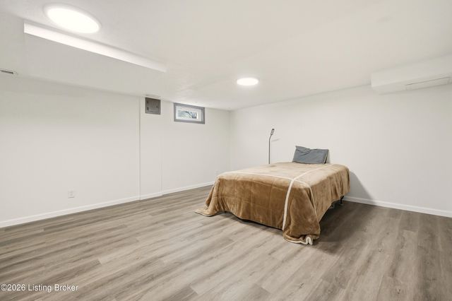 6718 Deep Creek Dr, Prospect, KY 40059