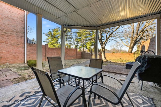 6718 Deep Creek Dr, Prospect, KY 40059