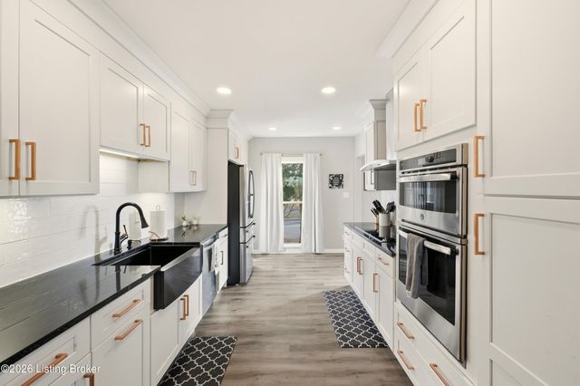 6718 Deep Creek Dr, Prospect, KY 40059