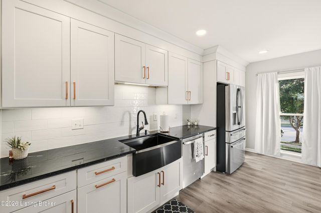 6718 Deep Creek Dr, Prospect, KY 40059