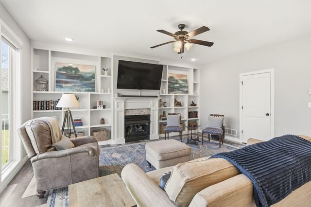 1806 FAIR OAKS CT, Columbia, MO 65201