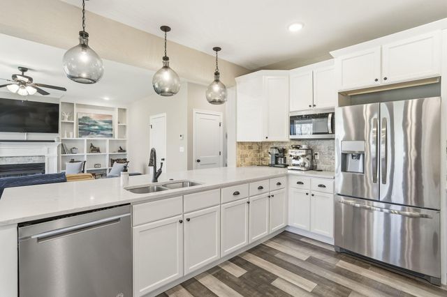 1806 FAIR OAKS CT, Columbia, MO 65201