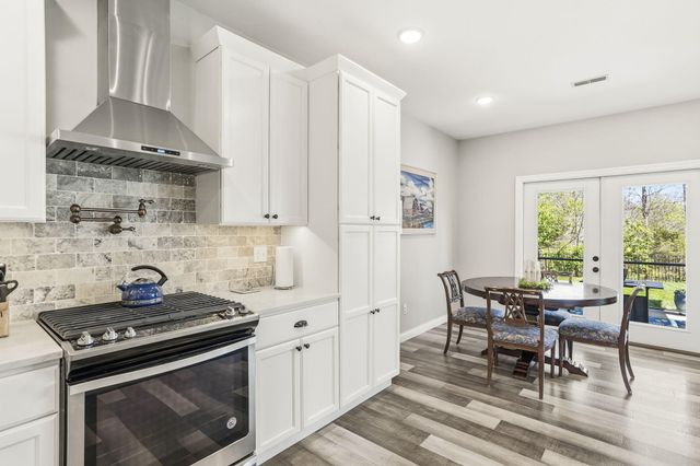 1806 FAIR OAKS CT, Columbia, MO 65201