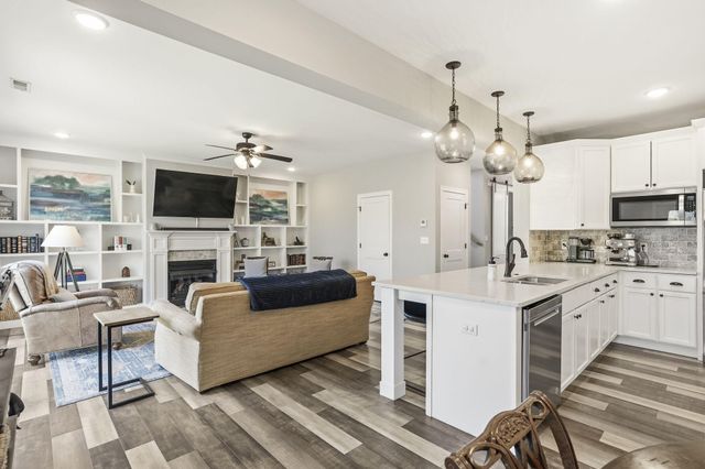 1806 FAIR OAKS CT, Columbia, MO 65201