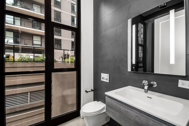 900 W Washington Boulevard 301, Chicago, IL 60607