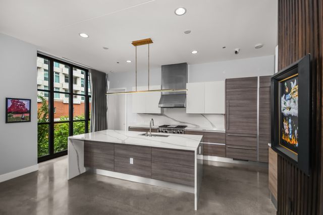 900 W Washington Boulevard 301, Chicago, IL 60607