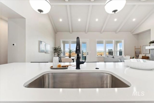 153 S Sunniva Ave, Kuna, ID 83634