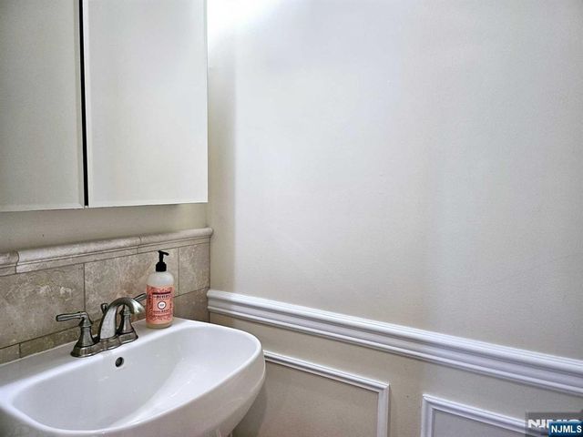 228 County Road 2, Tenafly, NJ 07670