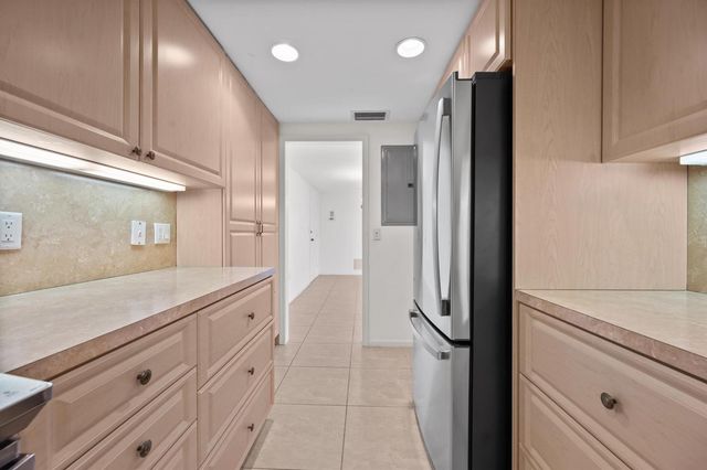 2773 S Ocean Boulevard 416, Palm Beach, FL 33480