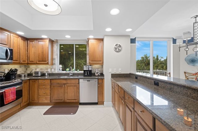 2748 Tiburon BLVD E C202, Naples, FL 34109