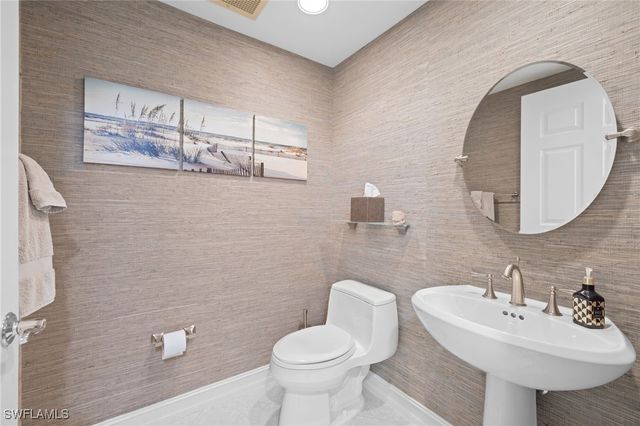 2748 Tiburon BLVD E C202, Naples, FL 34109