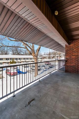 7604 Hazelcrest Drive E, St Louis, MO 63042