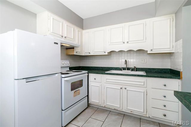 7604 Hazelcrest Drive E, St Louis, MO 63042