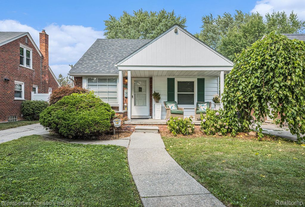 19711 Damman Street, Harper Woods, MI 48225