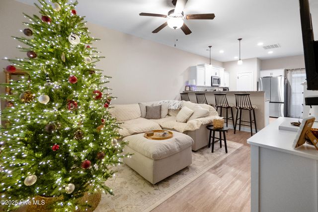 72 Catalina Circle, Swansboro, NC 28584