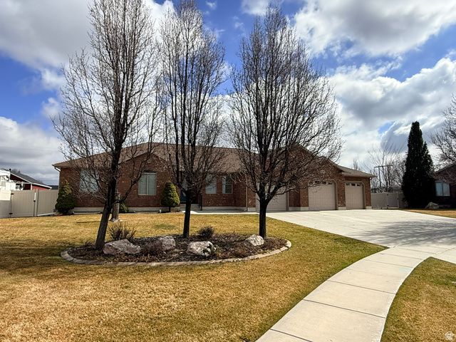 1492 N 1615 W, Clinton, UT 84015