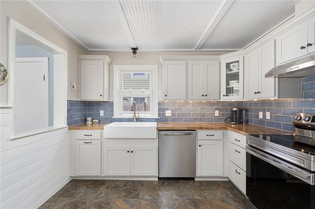 214 Charlotte Drive, Warwick, RI 02818