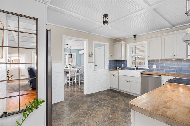 214 Charlotte Drive, Warwick, RI 02818